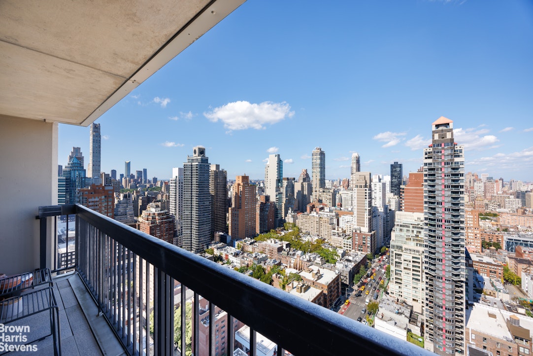 300 East 59th Street, Unit 3506 Manhattan, NY 10022 - Photo 8 of 13