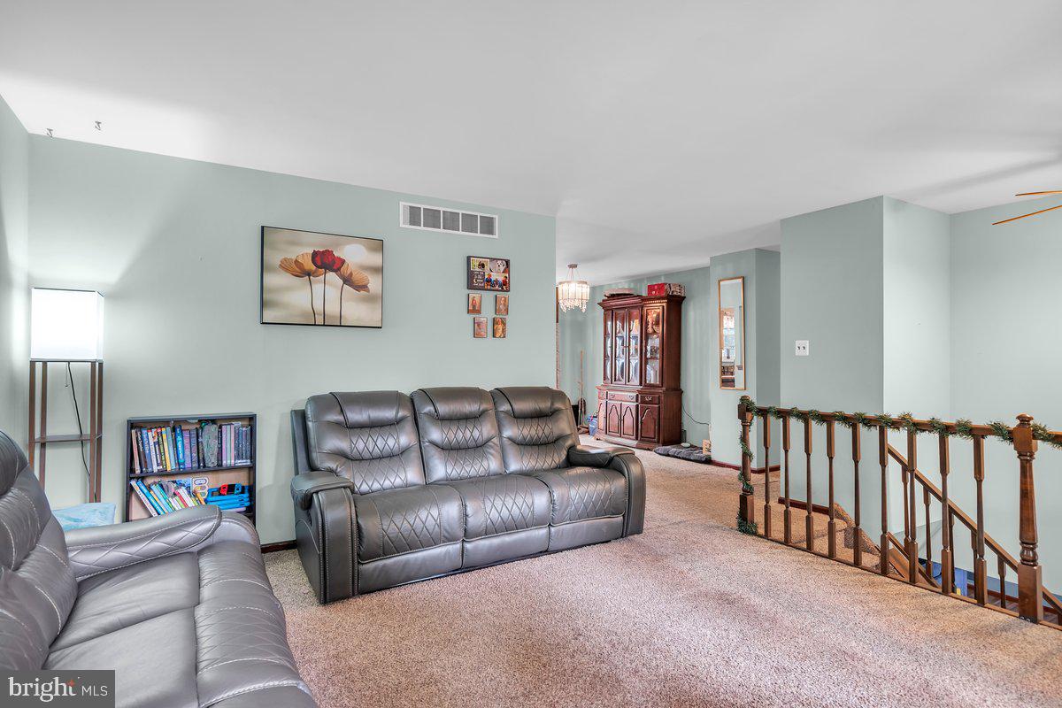 70 Winfield Road Sicklerville, NJ 08081 - Photo 3 of 30