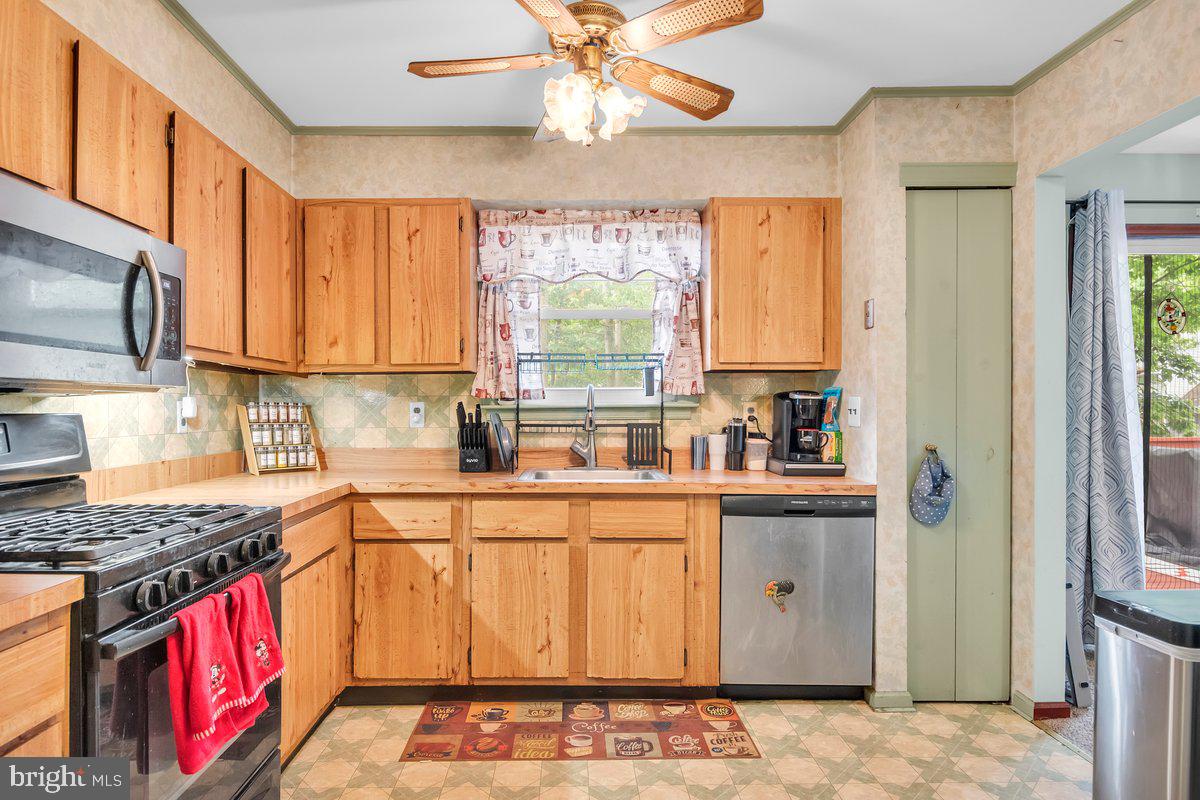 70 Winfield Road Sicklerville, NJ 08081 - Photo 7 of 30