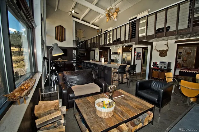 a view of livingroom with furniture