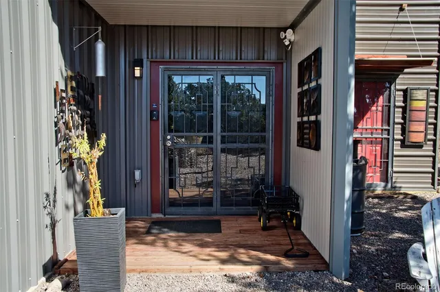 a view of entryway front of house