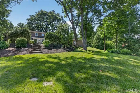 $1,349,000 | 13 Berkshire Drive, St. Louis, MO 63117