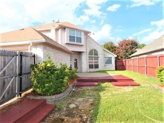 a front view of house with yard