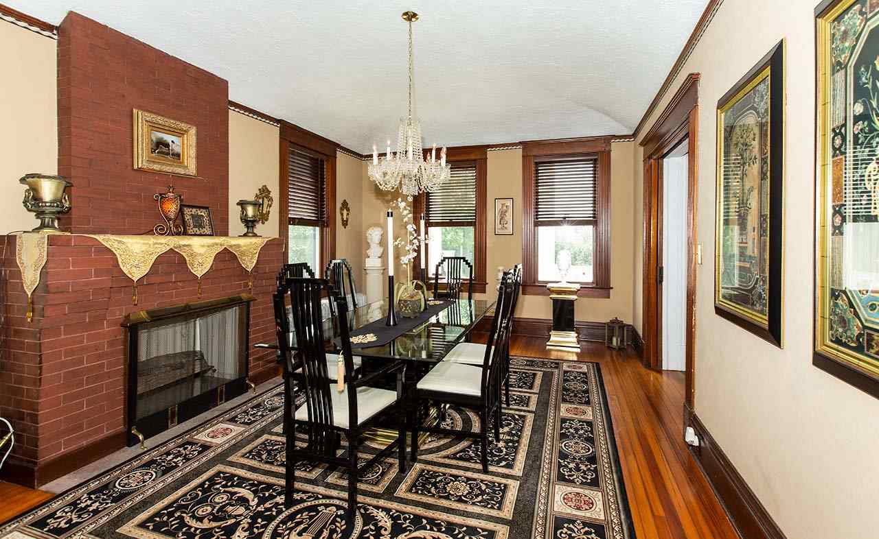 3604 Spring Creek Road Rockford, IL 61107 - Photo 6 of 24 a very nice looking room with many windows