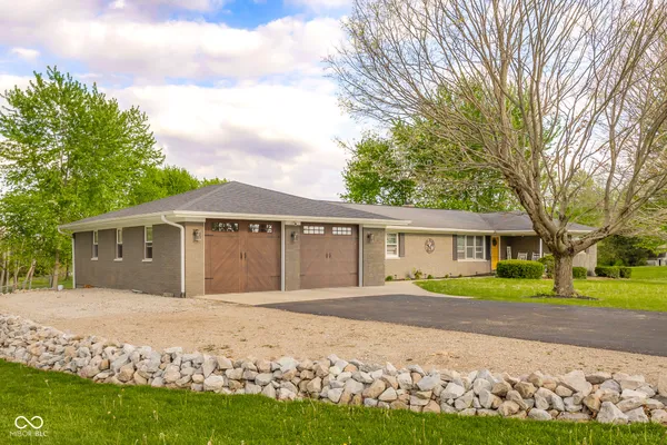 $350,000 | 8101 North Co Road 825 East, Hope, IN 47246