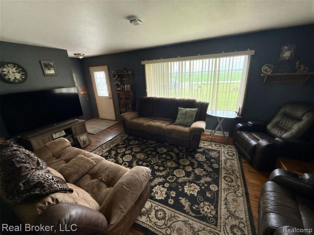 3412 South Reese Road Reese, MI 48757 - Photo 4 of 17