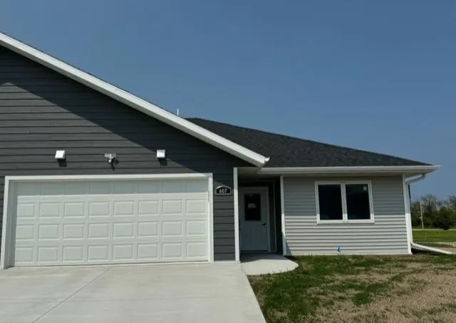 $229,000 | 607 McKinley Street Southeast, Warroad, MN 56763