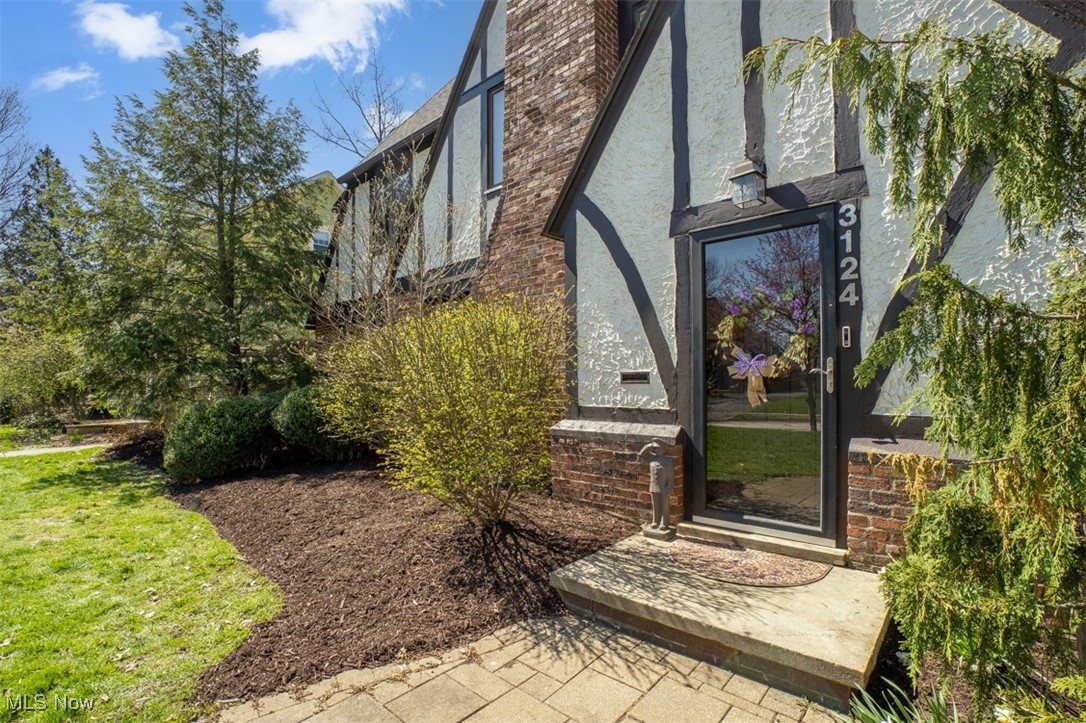3124 Warrington Road Cleveland, OH 44120 - Photo 2 of 36 Gallery Image 2