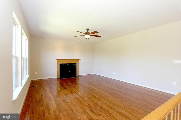 18710 Broken Oak Road Boyds, MD 20841 - Photo 12 of 27 Family Room