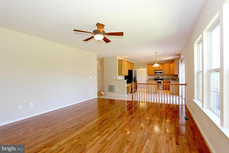 18710 Broken Oak Road Boyds, MD 20841 - Photo 13 of 27 Family Room
