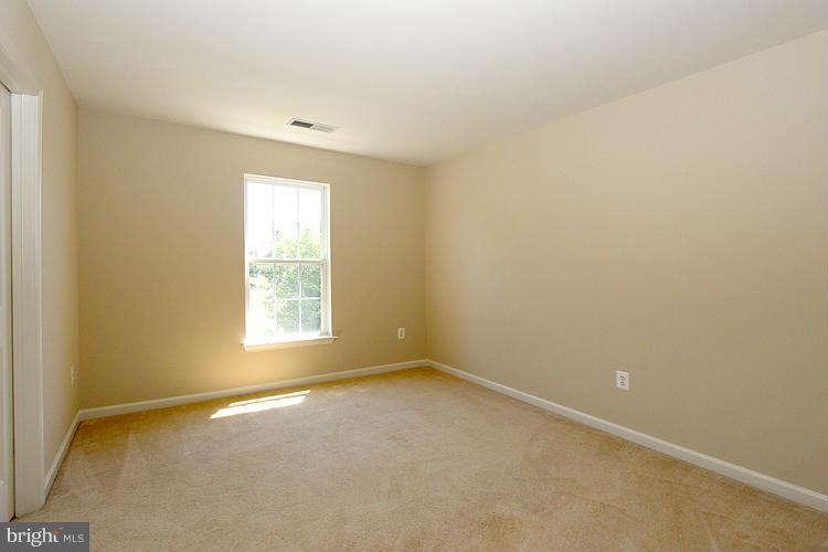 18710 Broken Oak Road Boyds, MD 20841 - Photo 16 of 27 Bedroom