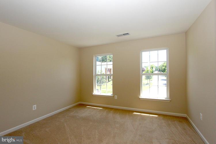 18710 Broken Oak Road Boyds, MD 20841 - Photo 17 of 27 Bedroom