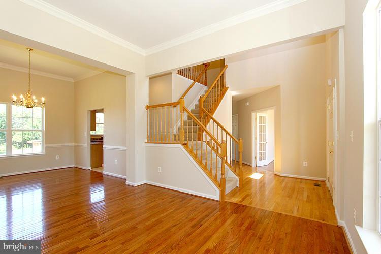 18710 Broken Oak Road Boyds, MD 20841 - Photo 7 of 27 Living Room