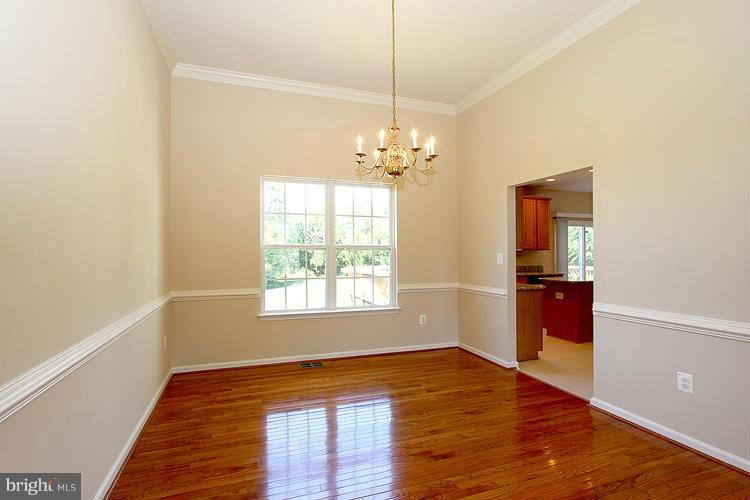 18710 Broken Oak Road Boyds, MD 20841 - Photo 8 of 27 Dining Room