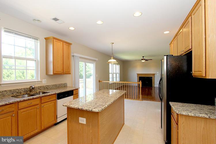 18710 Broken Oak Road Boyds, MD 20841 - Photo 9 of 27 Kitchen