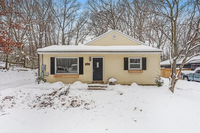 $330,000 | 4341 Laura Avenue Northwest, Comstock Park, MI 49321