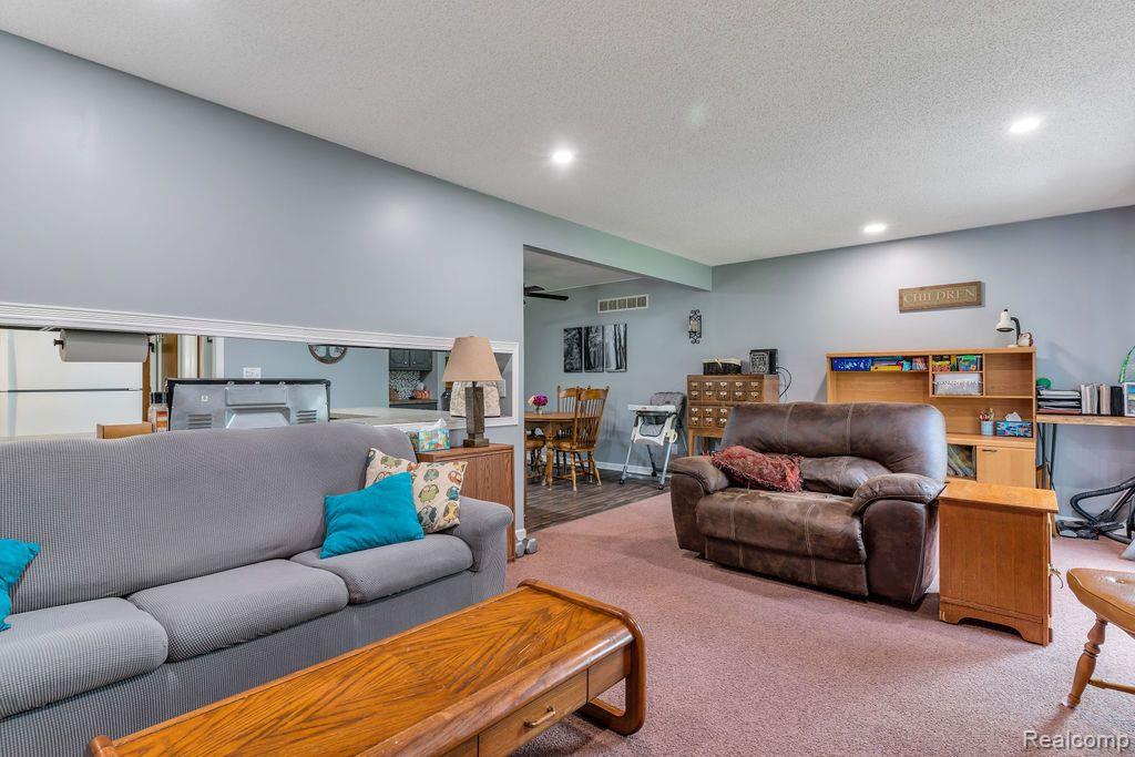 3124 West Hill Road Flint, MI 48507 - Photo 12 of 35