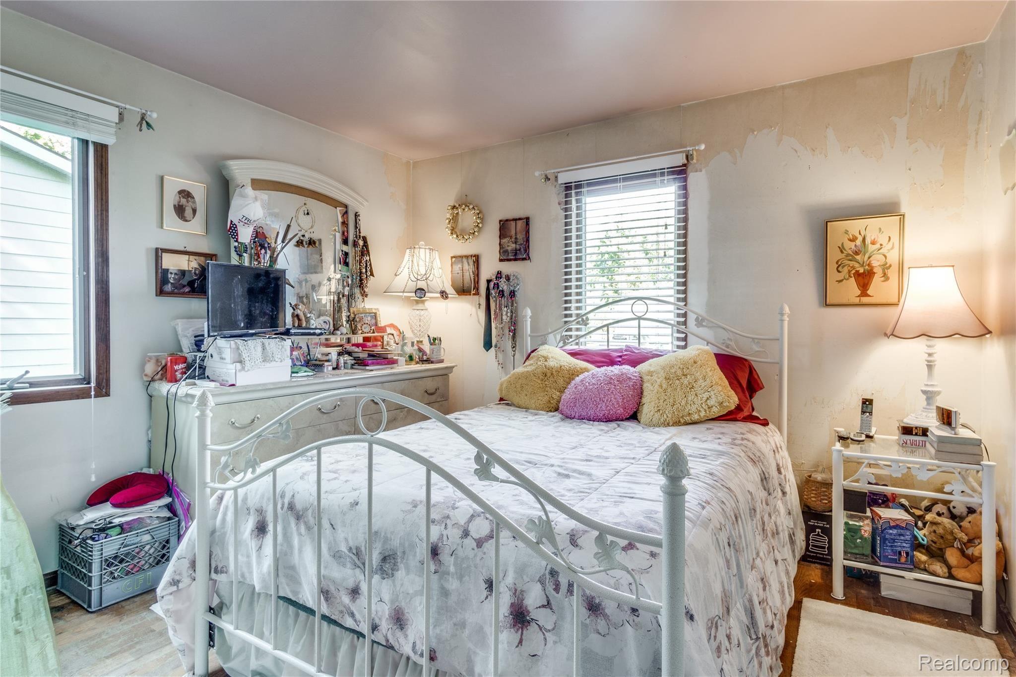 1189 Alton Road Flint, MI 48507 - Photo 10 of 16 Interiors (16 of 17).jpg