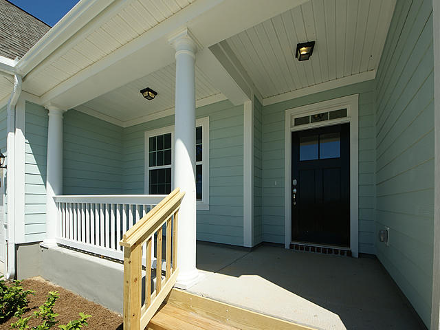 583 Pendleton Drive Moncks Corner, SC 29461 - Photo 3 of 39 Delaware Front Porch