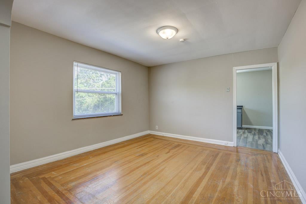 1286 Quebec Road Cincinnati, OH 45205 - Photo 3 of 22