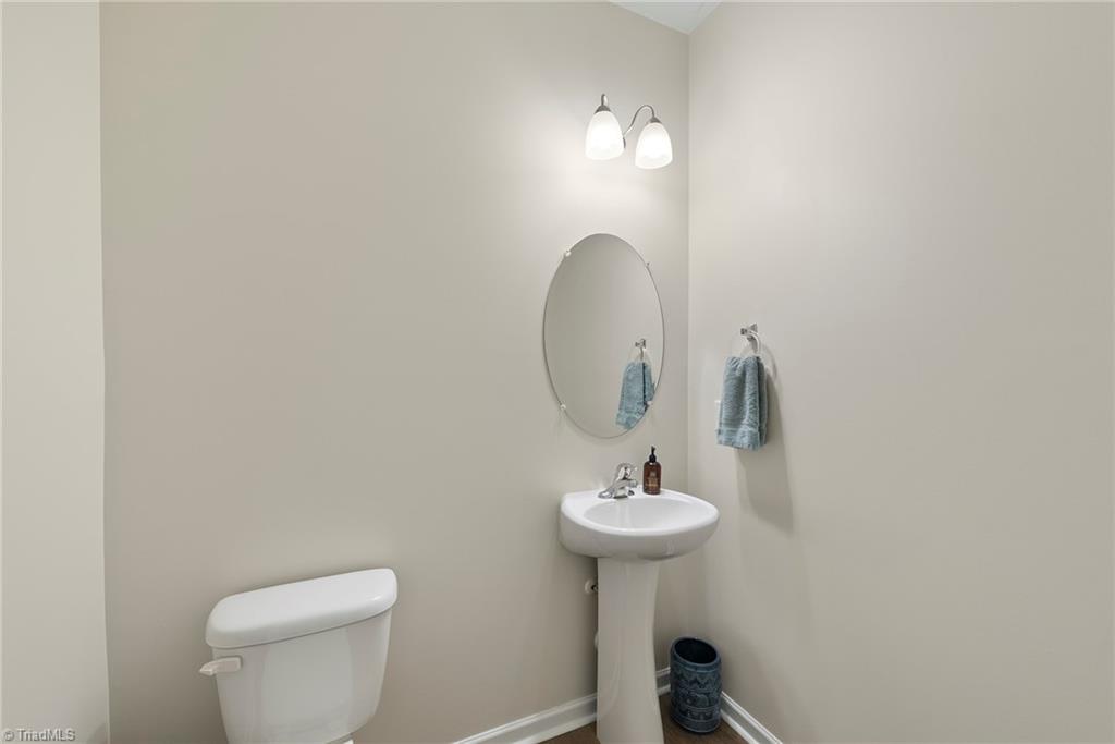 378 Sapphire Road Burlington, NC 27215 - Photo 7 of 41 Gallery Image 7
