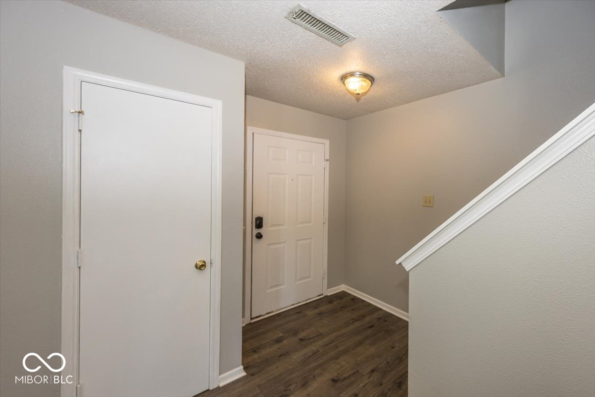 9157 Harrison Run Place Indianapolis, IN 46256 - Photo 6 of 29
