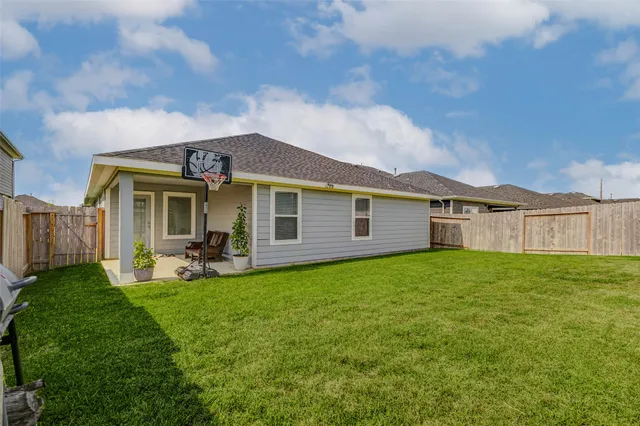 a view of a house with a backyard
