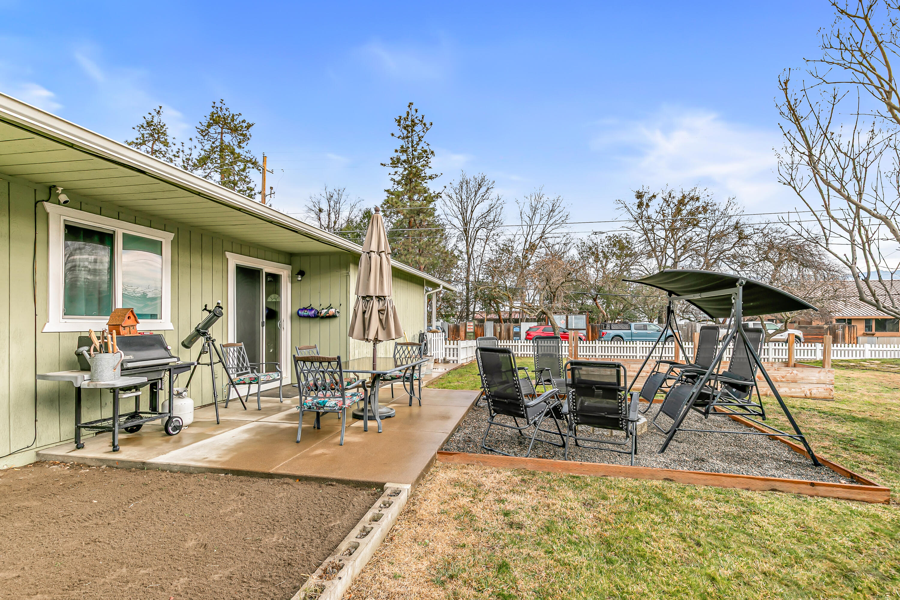 3712 Colver Road Phoenix, OR 97535 - Photo 29 of 38 Backyard- perfect for entertaining