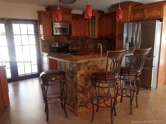 $3,900 | 17050 Northwest 81st Avenue, Unit 17050, Hialeah, FL 33015