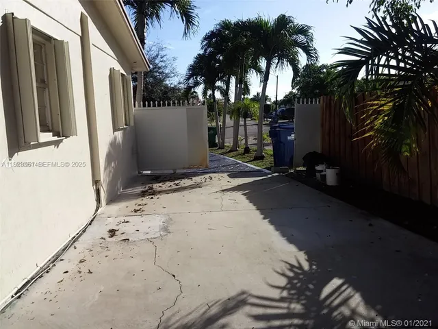 $3,900 | 17050 Northwest 81st Avenue, Unit 17050, Hialeah, FL 33015