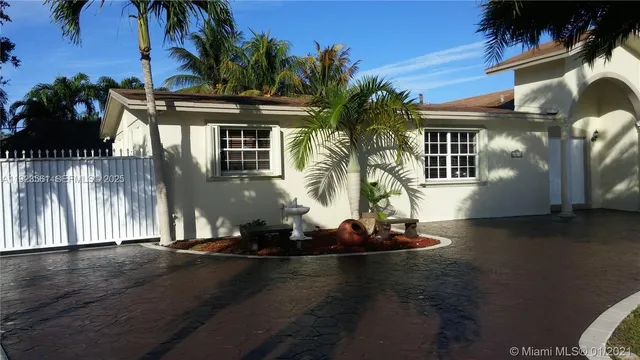 $3,900 | 17050 Northwest 81st Avenue, Unit 17050, Hialeah, FL 33015