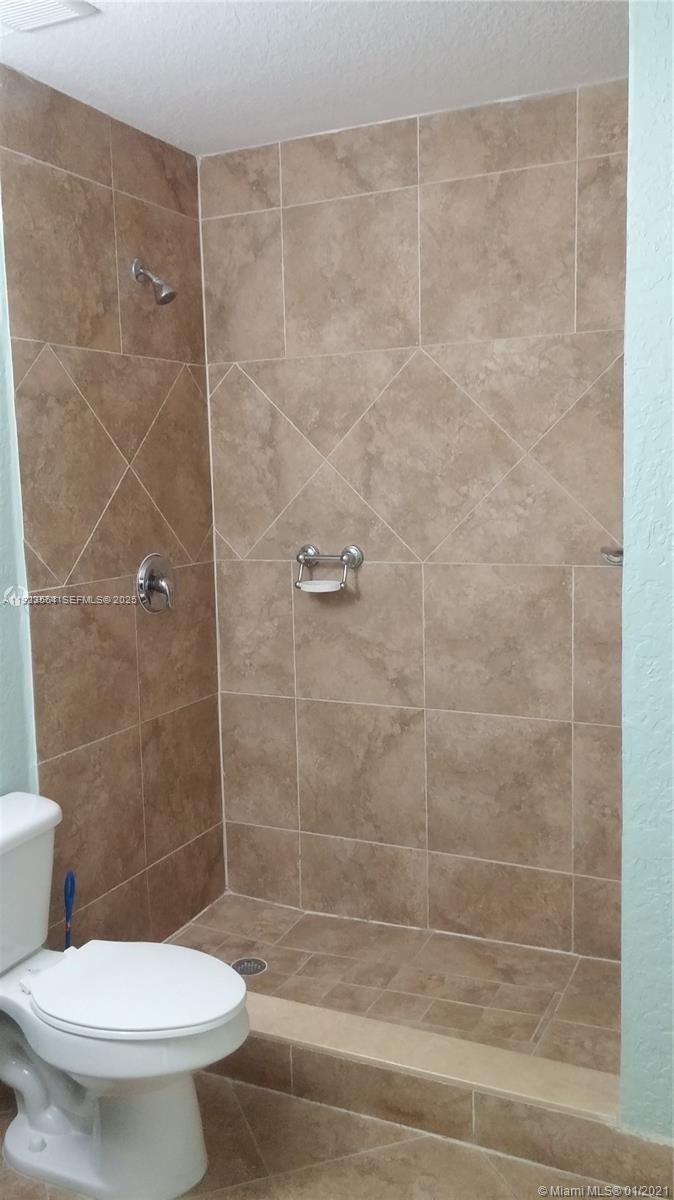 17050 Northwest 81st Avenue, Unit 17050 Hialeah, FL 33015 - Photo 10 of 18