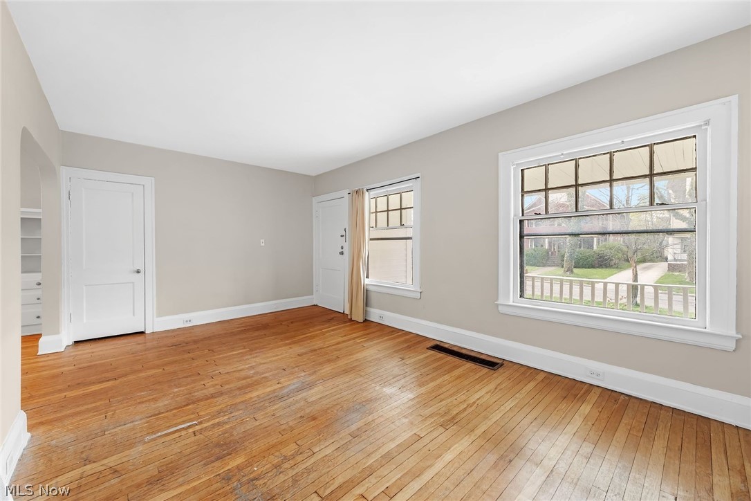 1695 Glenmont Road, Unit LOWR Cleveland, OH 44118 - Photo 8 of 29