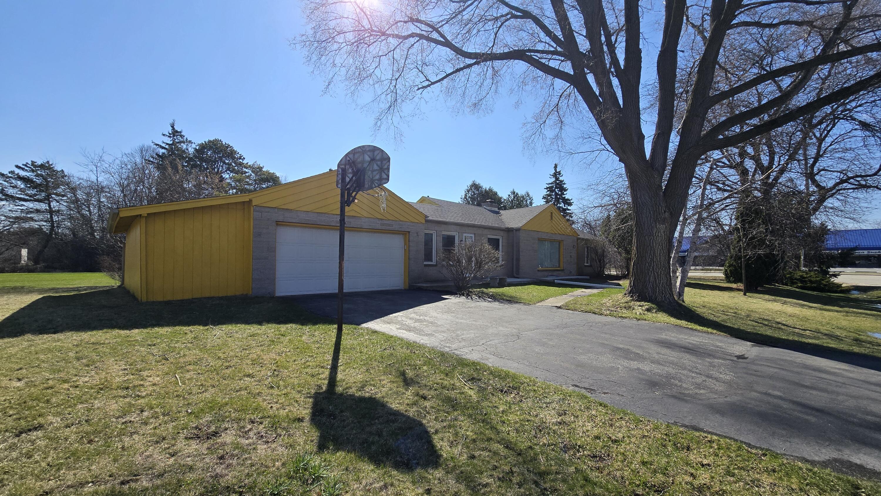 8812 North Mohawk Road Bayside, WI 53217 - Photo 2 of 2 1000024003