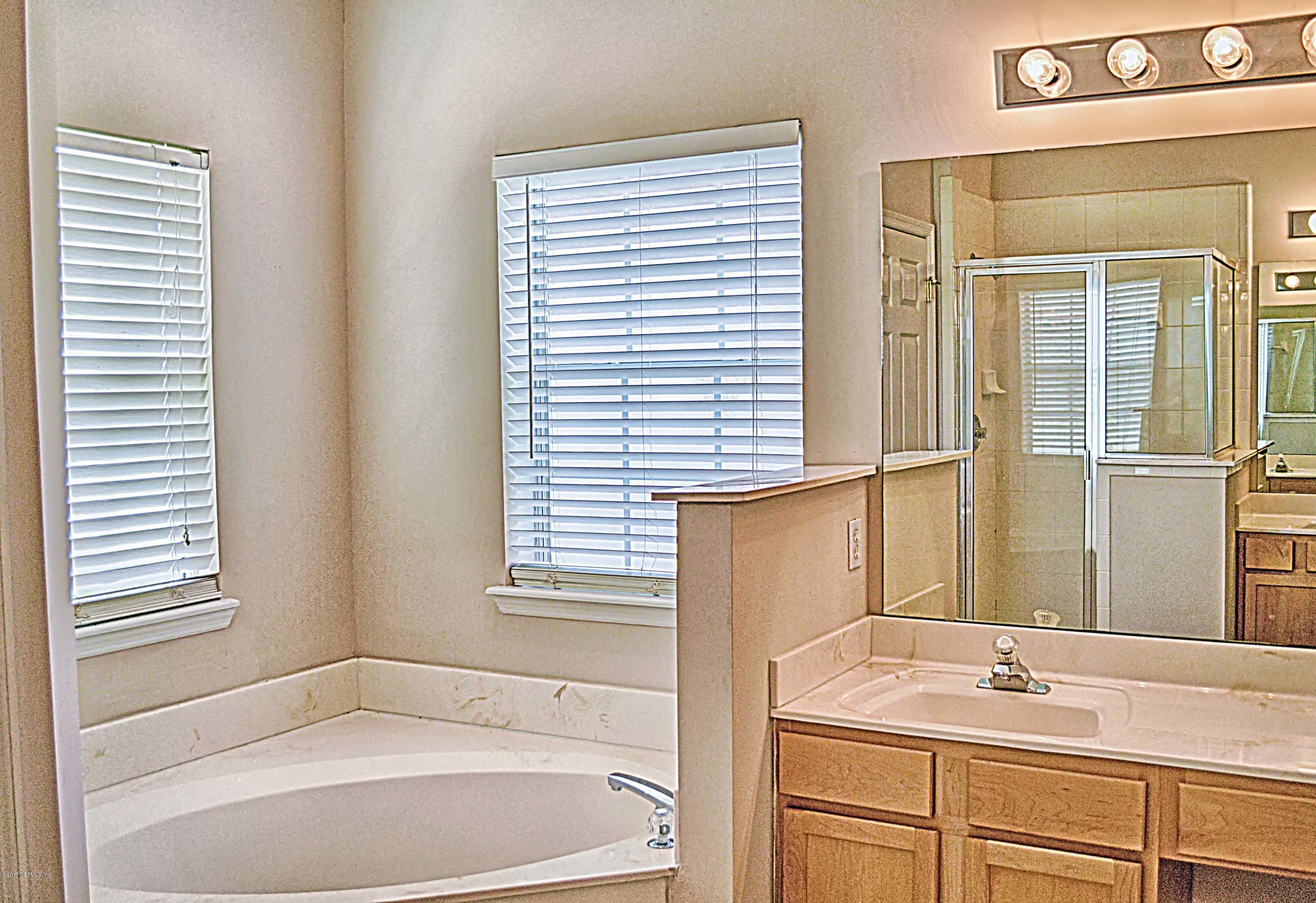 2101 Pond Spring Way Fleming Island, FL 32003 - Photo 10 of 26 bathtub