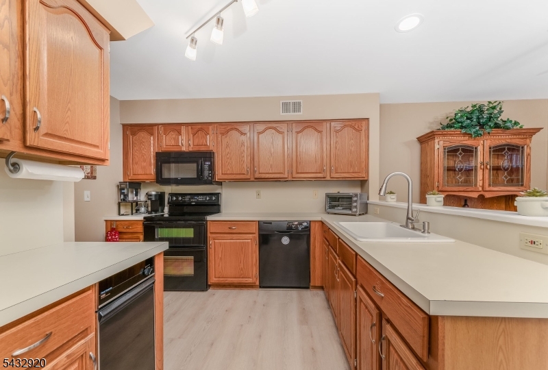 34 Pond Ridge Drive Clinton, NJ 08809 - Photo 13 of 41