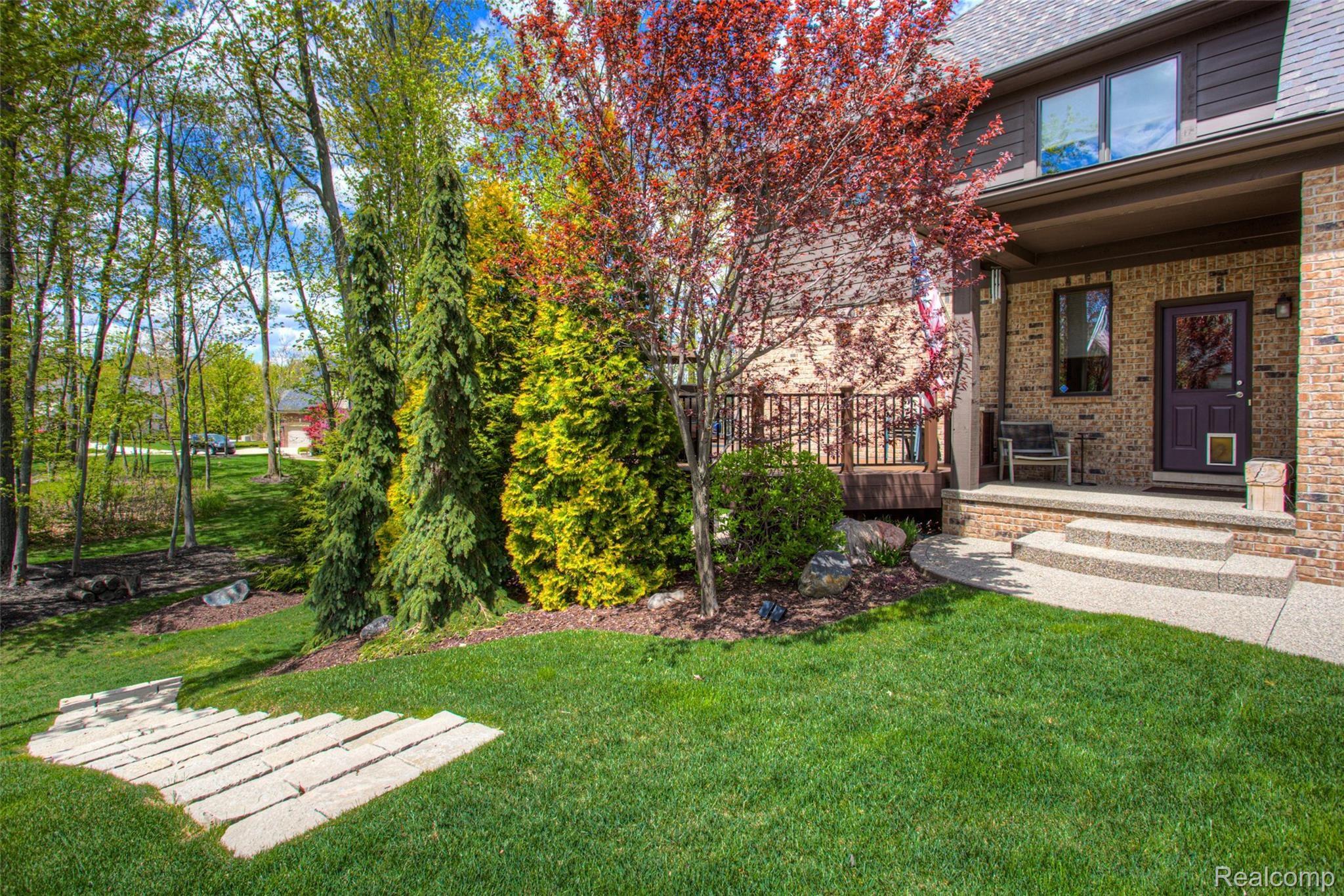 3150 Emeraude Court Rochester, MI 48306 - Photo 72 of 77 72 - Side Yard.jpg