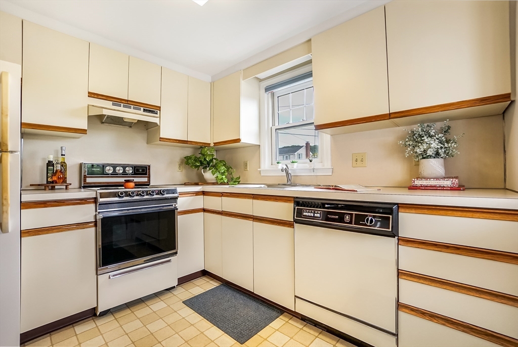 26 Robinson Road Medford, MA 02155 - Photo 13 of 22 Gallery Image 13