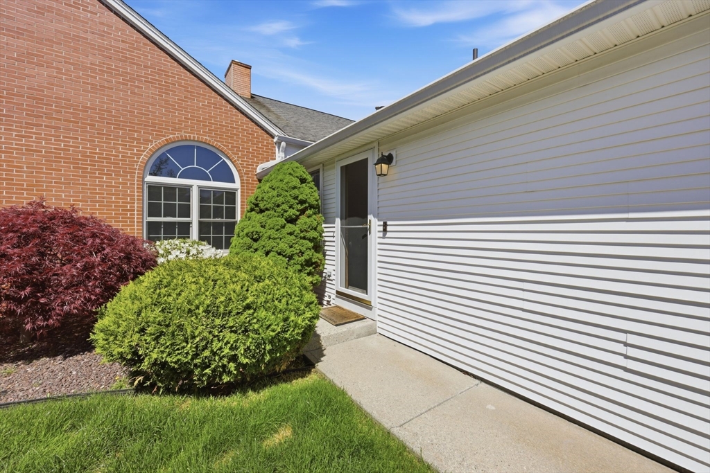 18 Castle Hills Road, Unit G Agawam, MA 01001 - Photo 3 of 39 Gallery Image 3