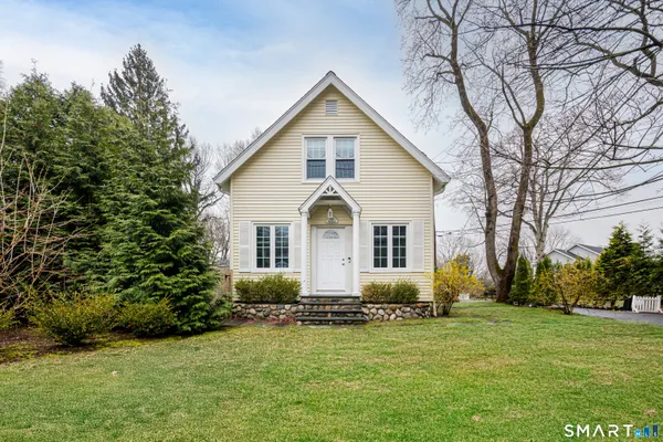 $895,000 | 375 West Avenue, Darien, CT 06820