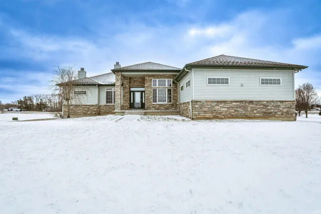 $640,000 | 6279 East 450 North, Leesburg, IN 46538