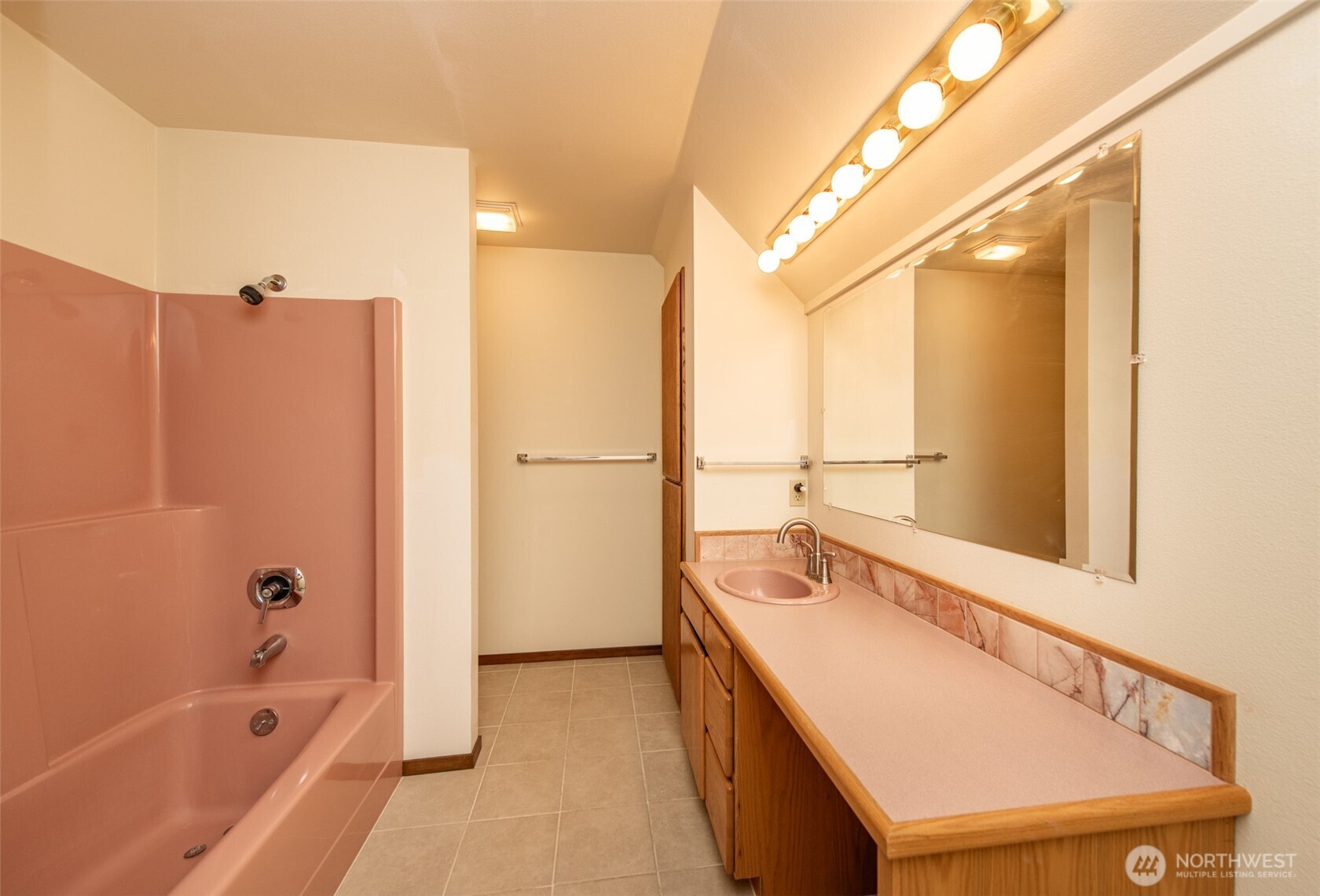 72 Skunk Hollow Road Sequim, WA 98382 - Photo 21 of 40 a bathroom with a tub sink and mirror