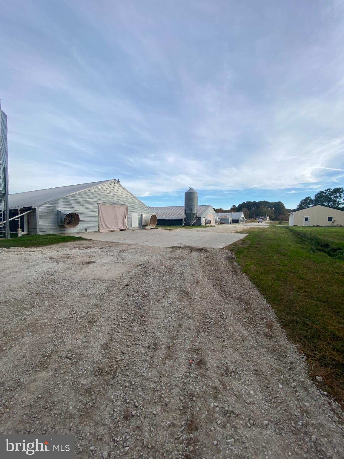27160 Cash Corner Road Crisfield, MD 21817 - Photo 17 of 62 a backyard of a house with table and chairs