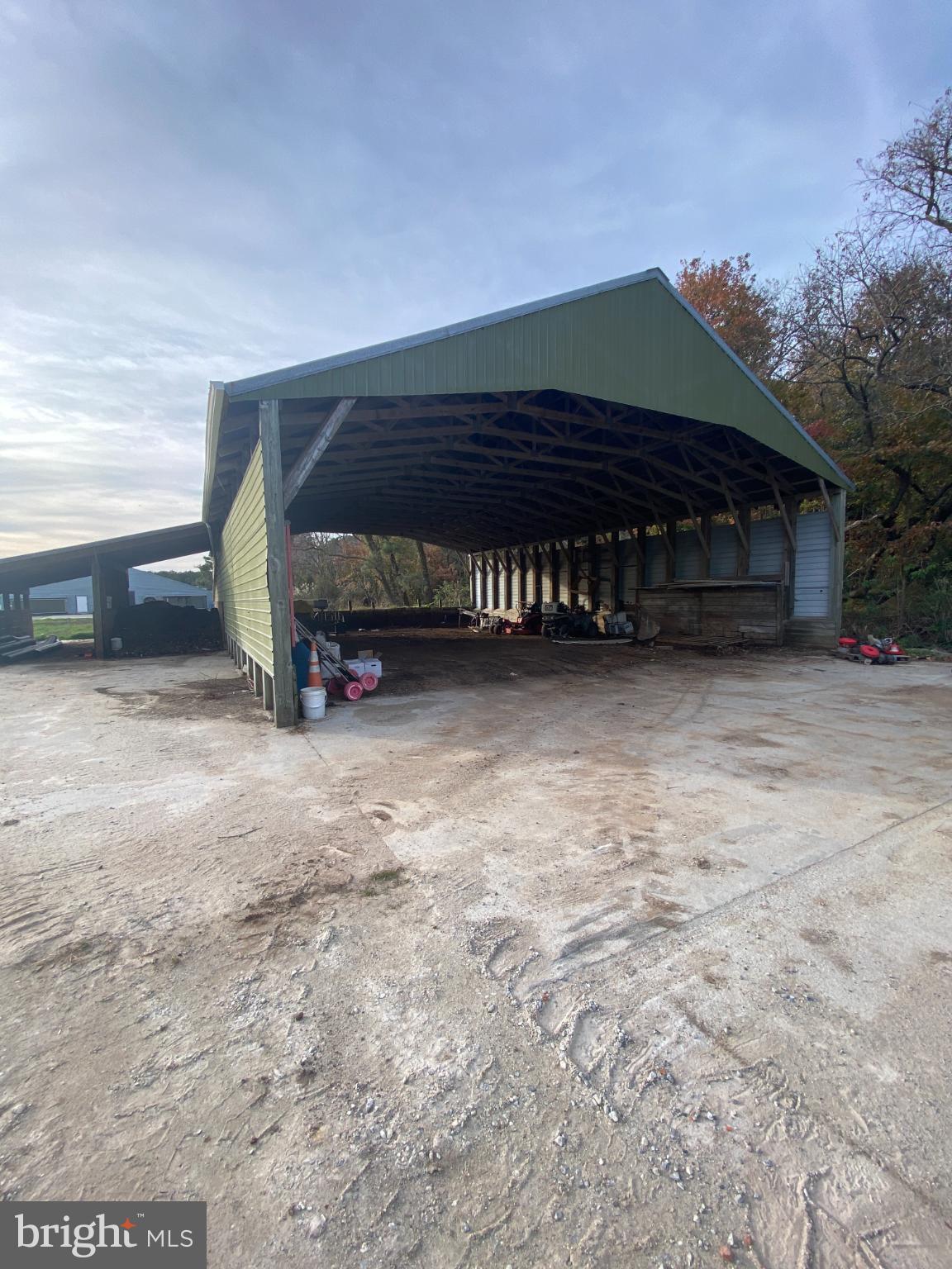 27160 Cash Corner Road Crisfield, MD 21817 - Photo 18 of 62 Spacious manure shed 1