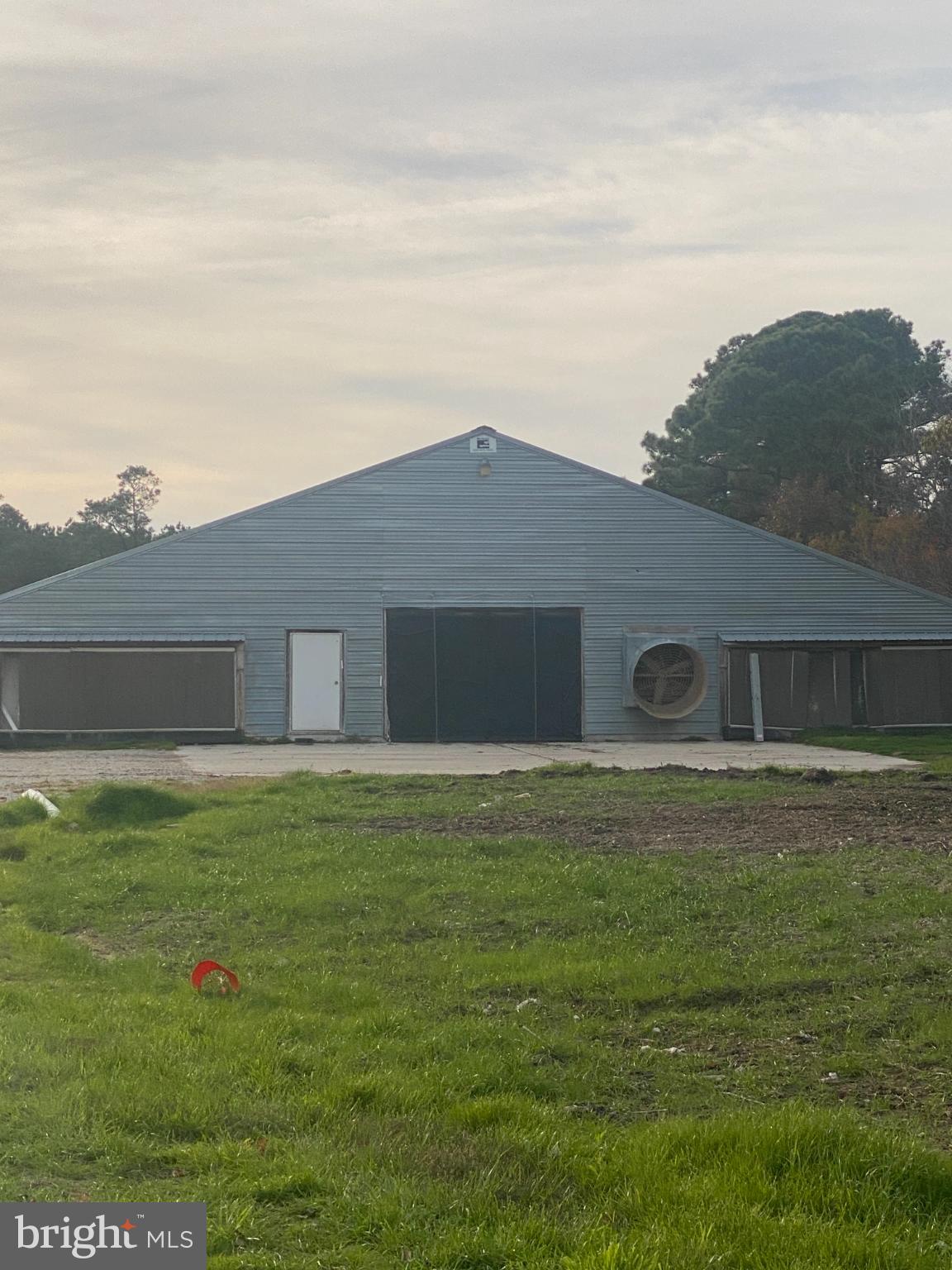 27160 Cash Corner Road Crisfield, MD 21817 - Photo 22 of 62 a backyard of a house