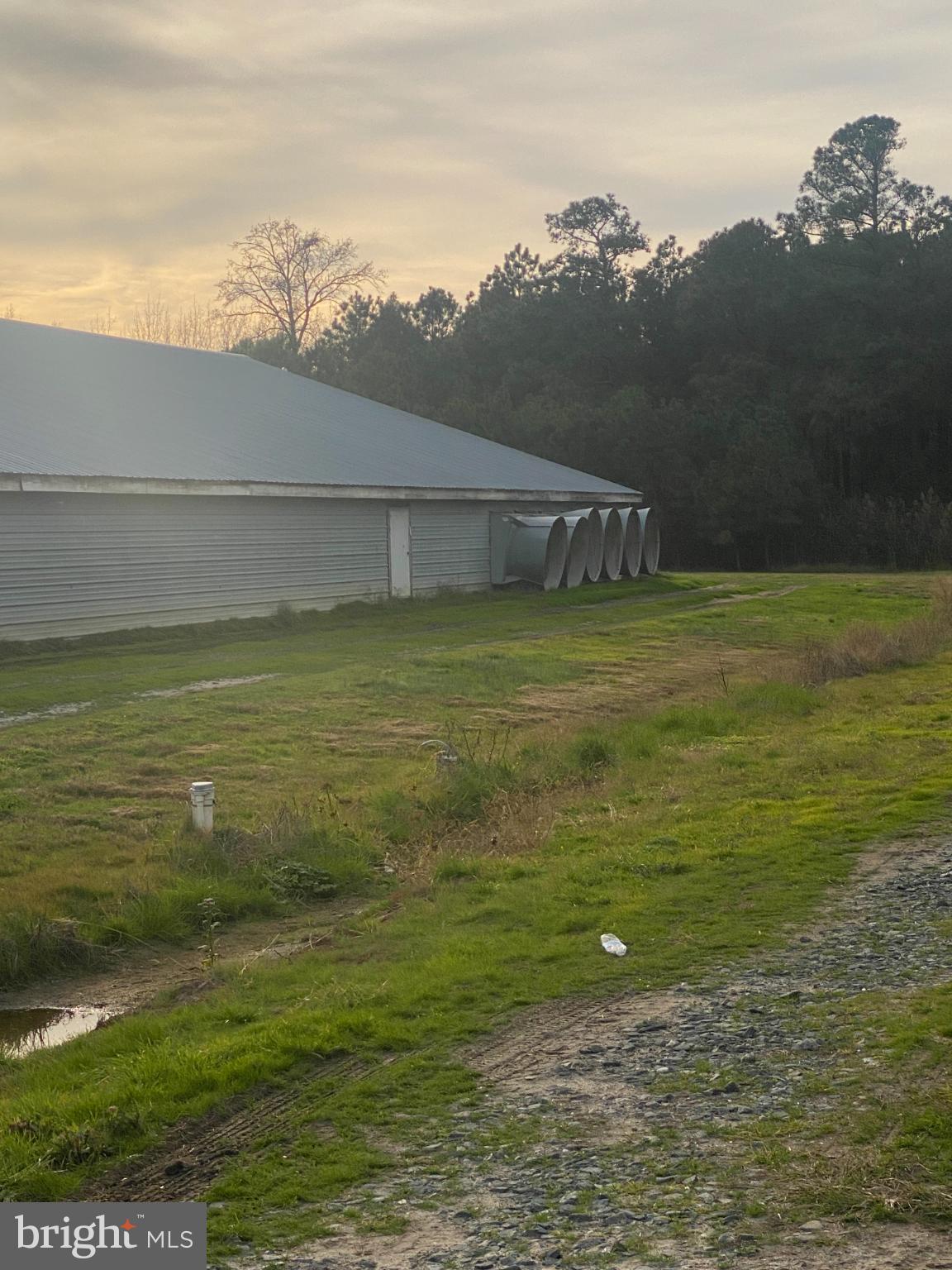 27160 Cash Corner Road Crisfield, MD 21817 - Photo 33 of 62 a view of a big room with an ocean view