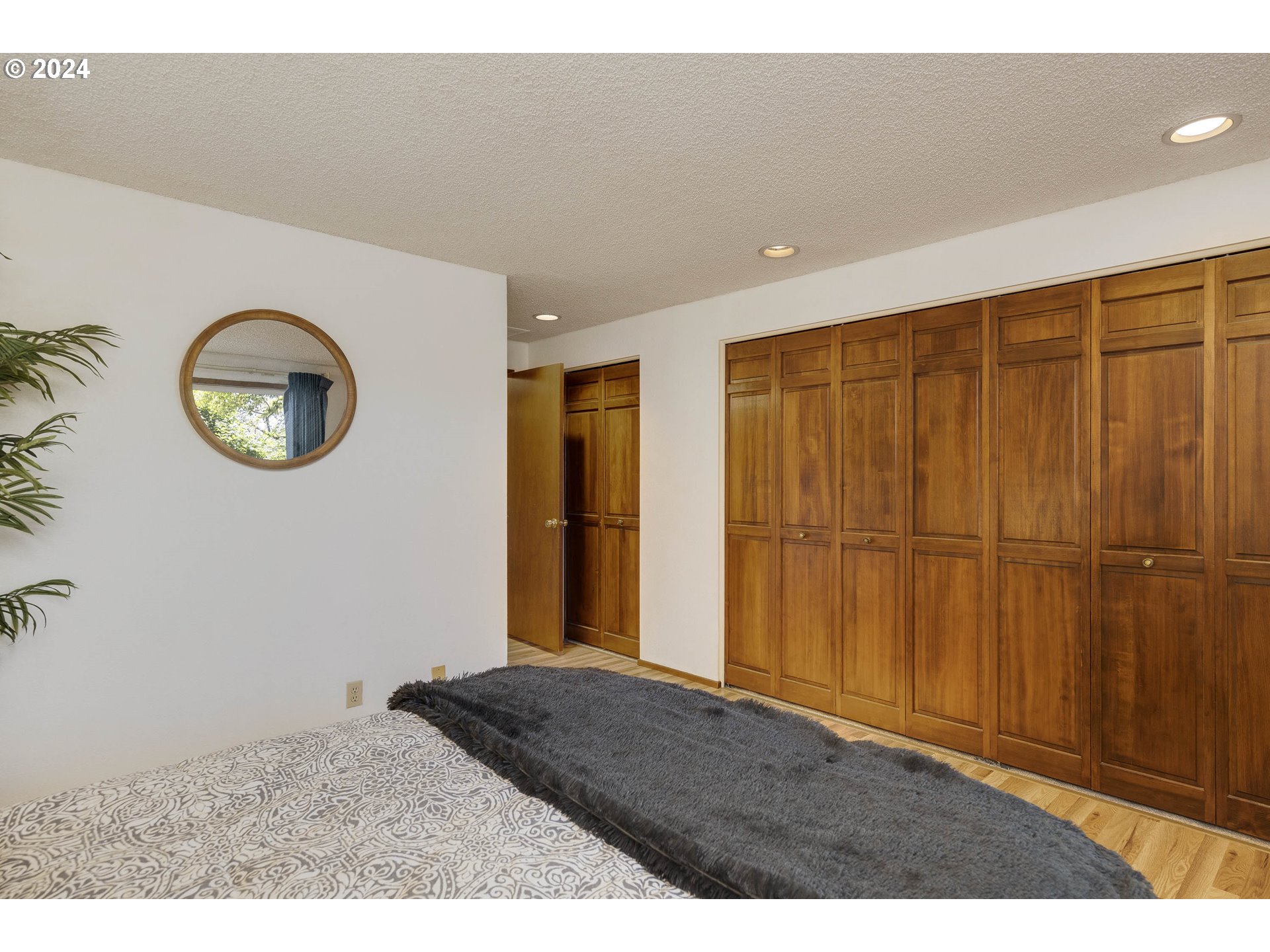 2466 Erin Way Eugene, OR 97408 - Photo 20 of 31 a view of a livingroom with wooden floor