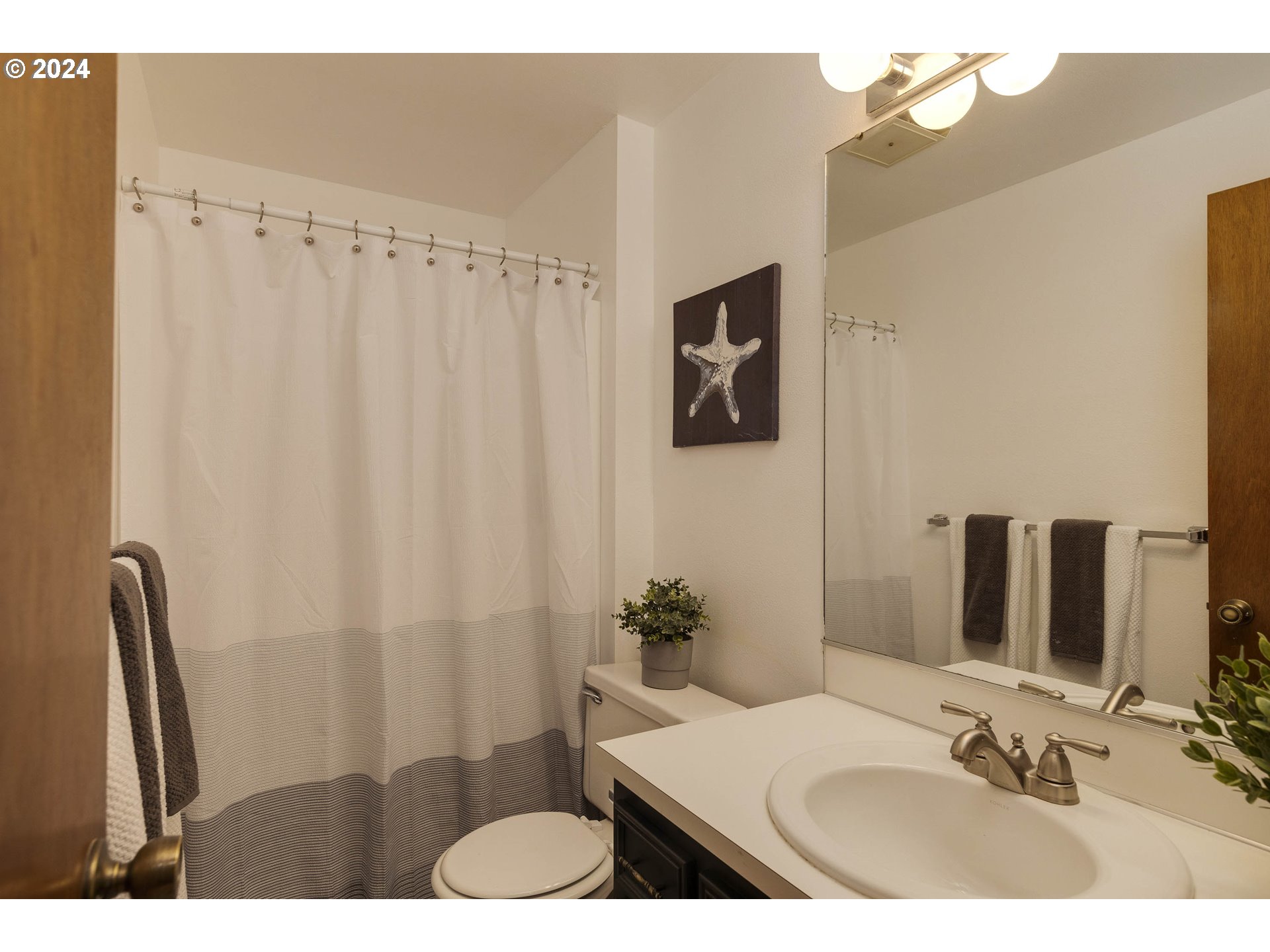 2466 Erin Way Eugene, OR 97408 - Photo 21 of 31 a bathroom with a sink and a mirror