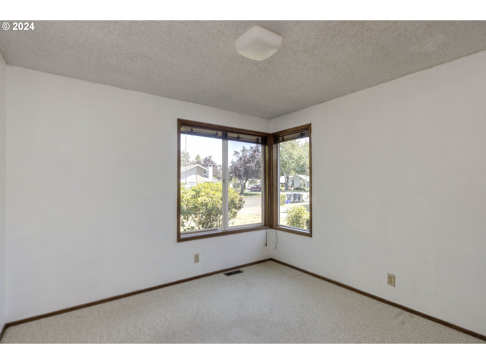 2466 Erin Way Eugene, OR 97408 - Photo 22 of 31 a view of an empty room and window