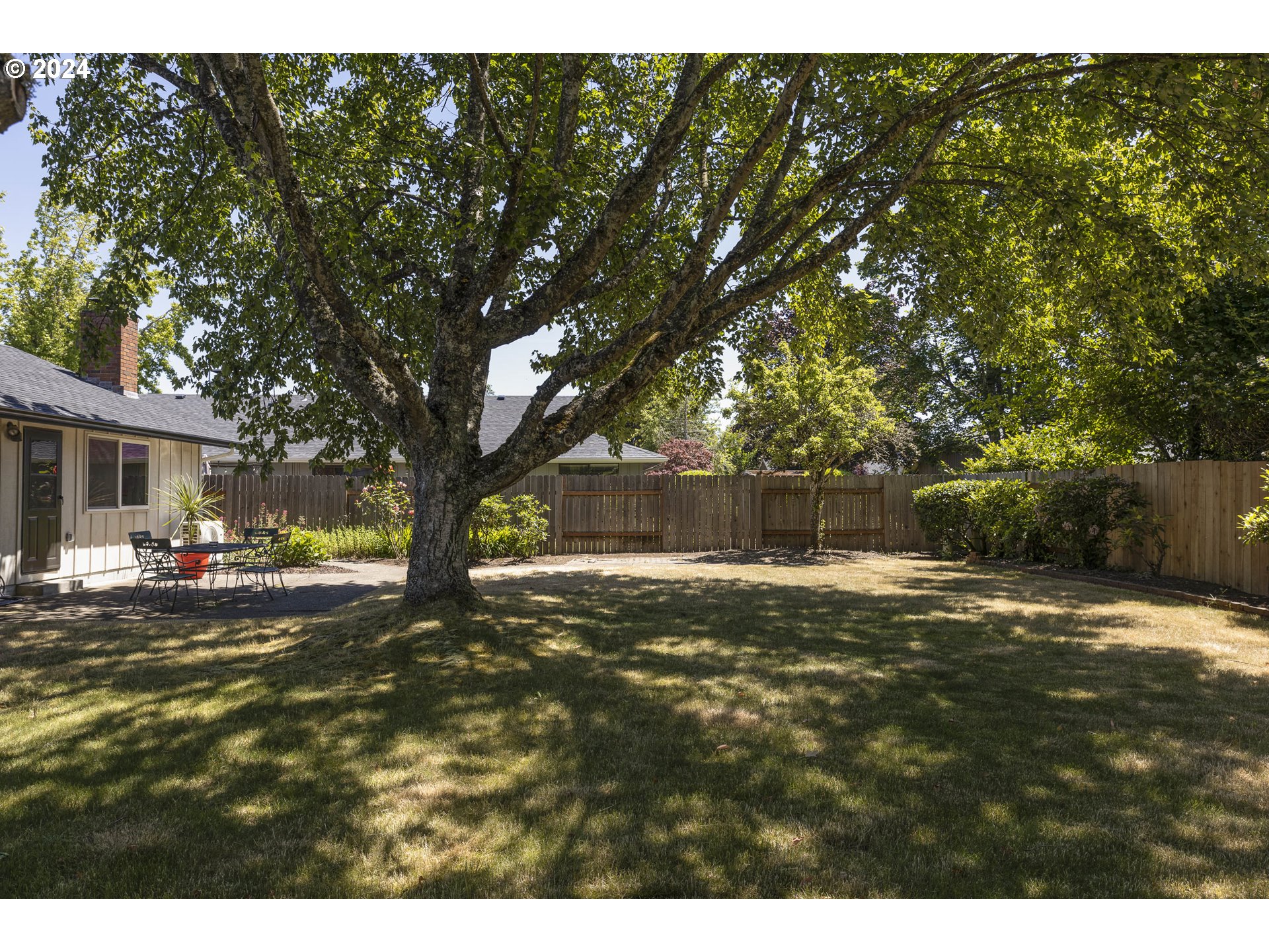 2466 Erin Way Eugene, OR 97408 - Photo 29 of 31 a view of a yard with a house